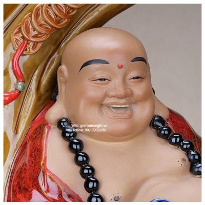 TƯỢNG PHẬT DI LẶC NGỒI TỰA NÚI TIỀN VÀNG